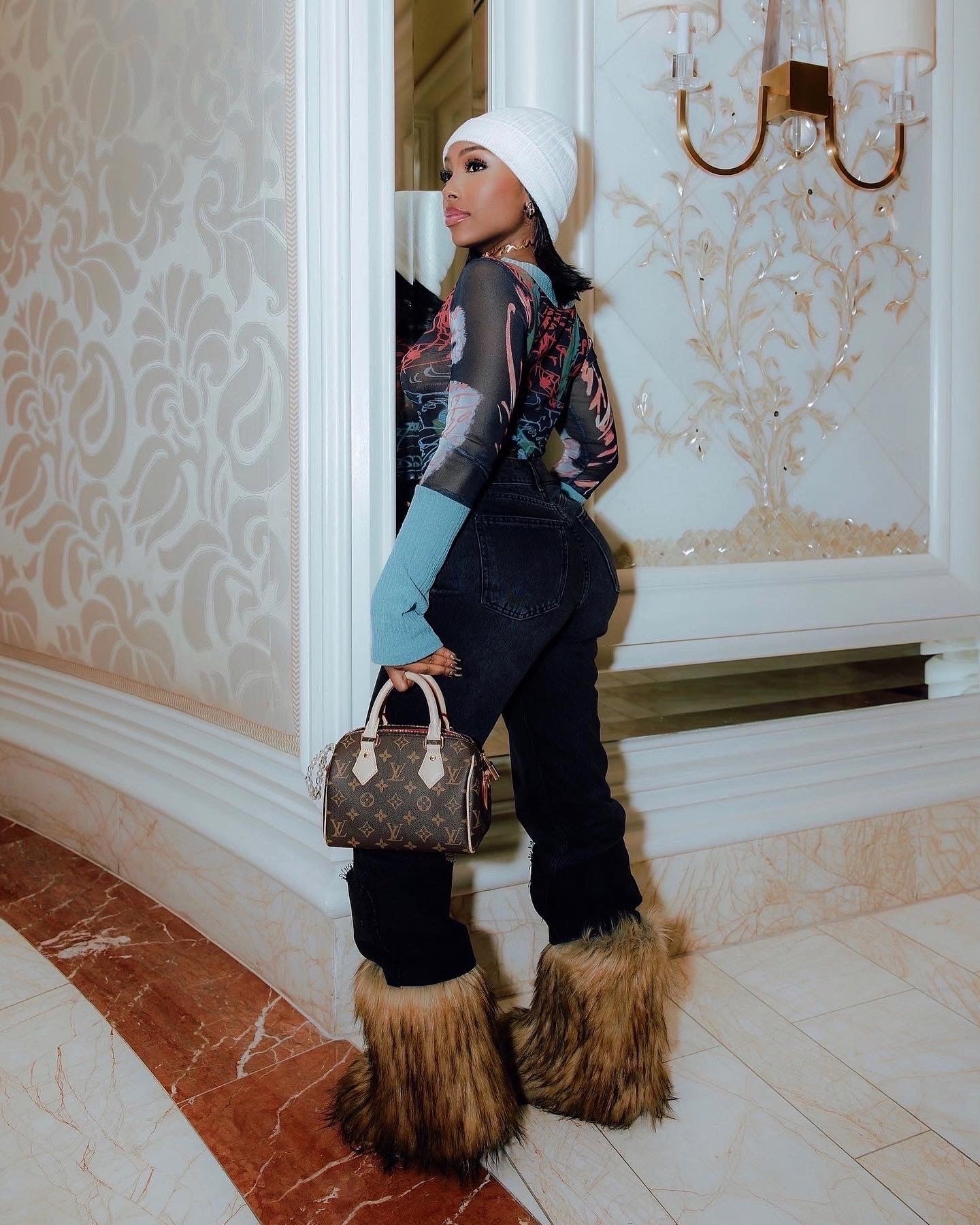 BOOTS W THE FUR